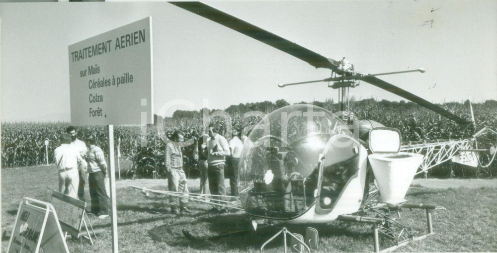 Fotografia d epoca originale 1988 OSTHEIM FRANCE Elicottero per trattamento aereo del mais Fotografia 1
