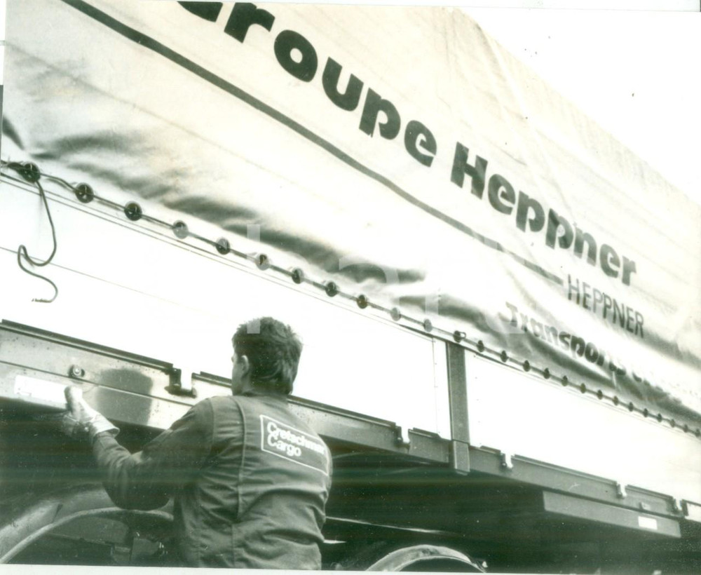 Fotografia d epoca originale 1992 LINGOLSHEIM FRANCE Camionista carica camion trasporti HEPPNER Fotografia 1