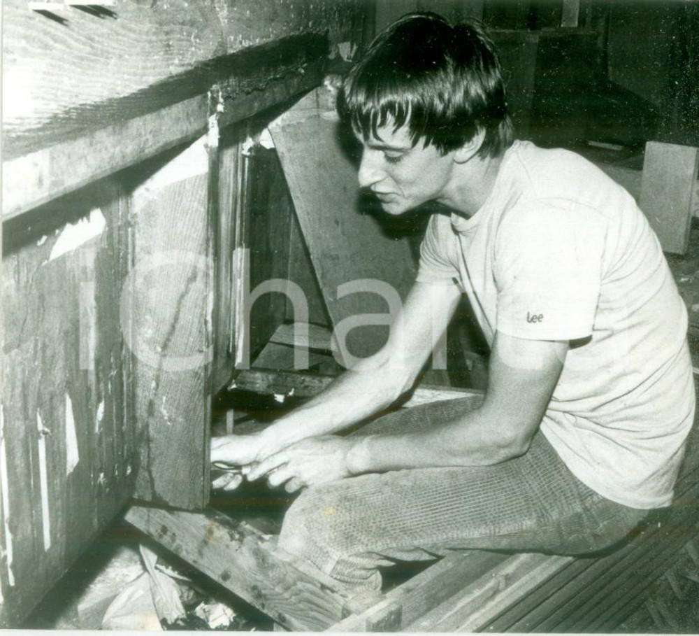 Fotografia d epoca originale 1985 ca FRANCIA ARTIGIANATO Un carpentiere al lavoro Fotografia 1