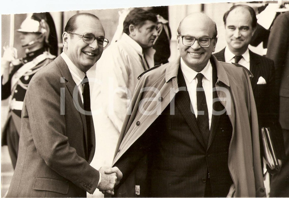 Fotografia d epoca originale 1986 PARIS Bettino CRAXI Jacques CHIRAC stretta di mano all Hotel MATIGNON Foto 1