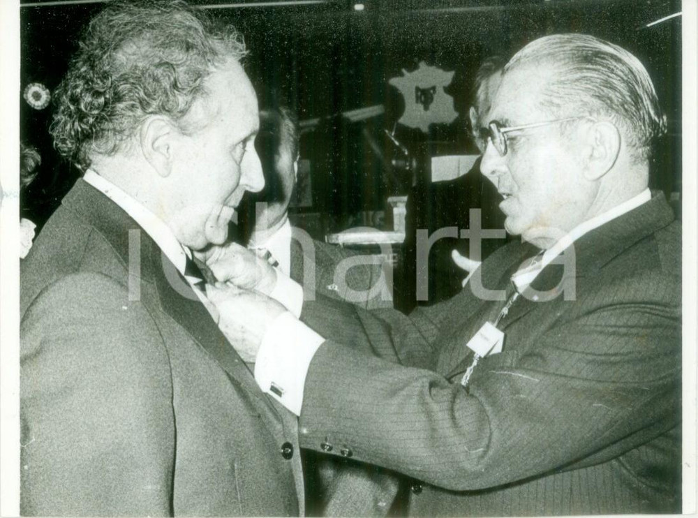 Fotografia d epoca originale 1983 CERNAY F Incisore filatelico EugÃ¨ne LACAQUE decorato con medaglia Foto 1