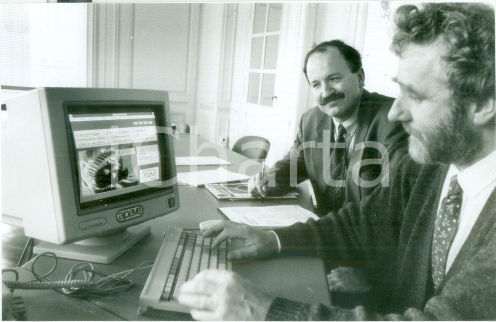 Fotografia d epoca originale 1994 MULHOUSE F Informatici dell APAVE lavorano a programma MAINTA Fotografia 1
