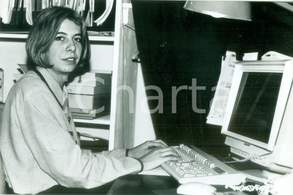Fotografia d epoca originale 1997 BELFORT FRANCE Informatica ValÃ©rie FRECHE al lavoro su computer SONY Foto 1