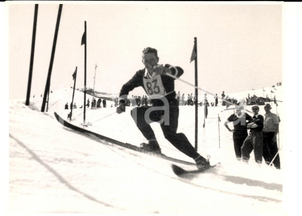 Fotografia d epoca originale 1950 ca SWITZERLAND Campionati SCI DI FONDO Atleta scende nello slalom Foto 1