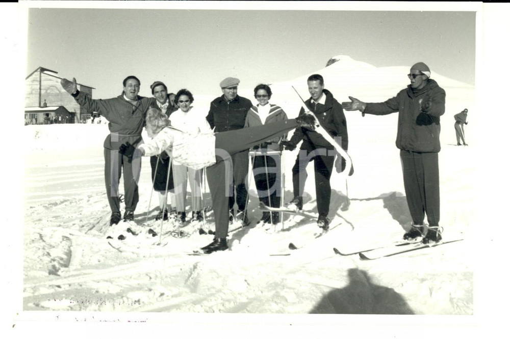 Fotografia d epoca originale 1950 ca SWITZERLAND Campionati SCI ALPINO Acrobazie sugli sci Foto 10 x 14 cm 1