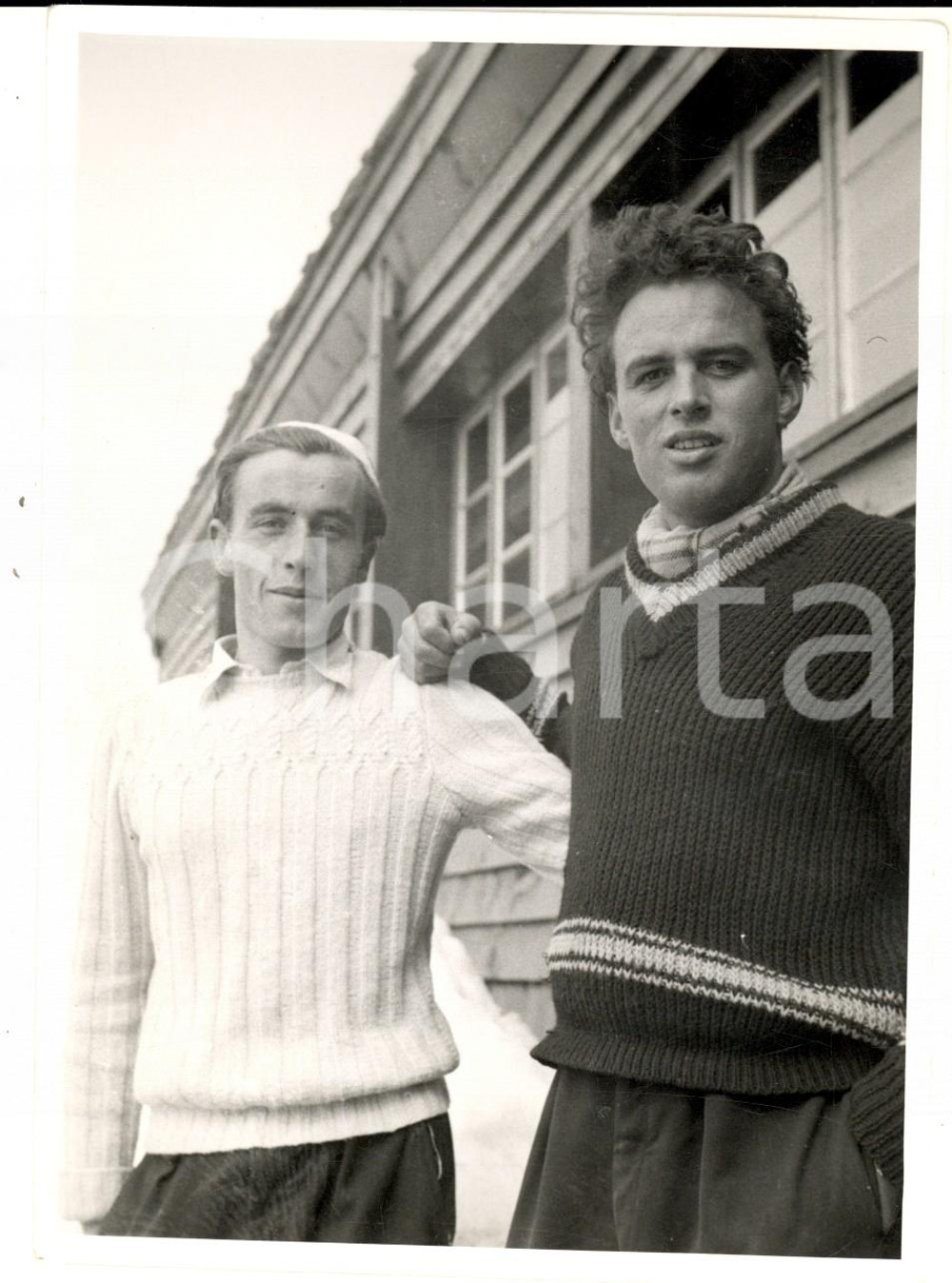 Fotografia d epoca originale 1950 ca SWITZERLAND Campionati SCI ALPINO Raymond FELLAY con un compagno Foto 1