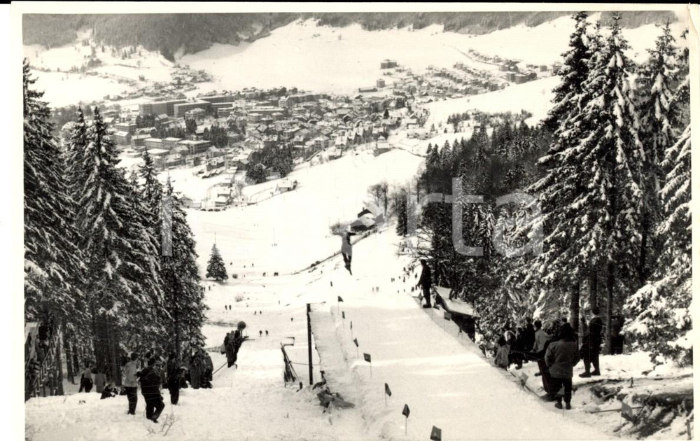Fotografia d epoca originale 1950 ca SWITZERLAND Campionati SCI ALPINO Atleta al salto in discesa Foto 10x14 1