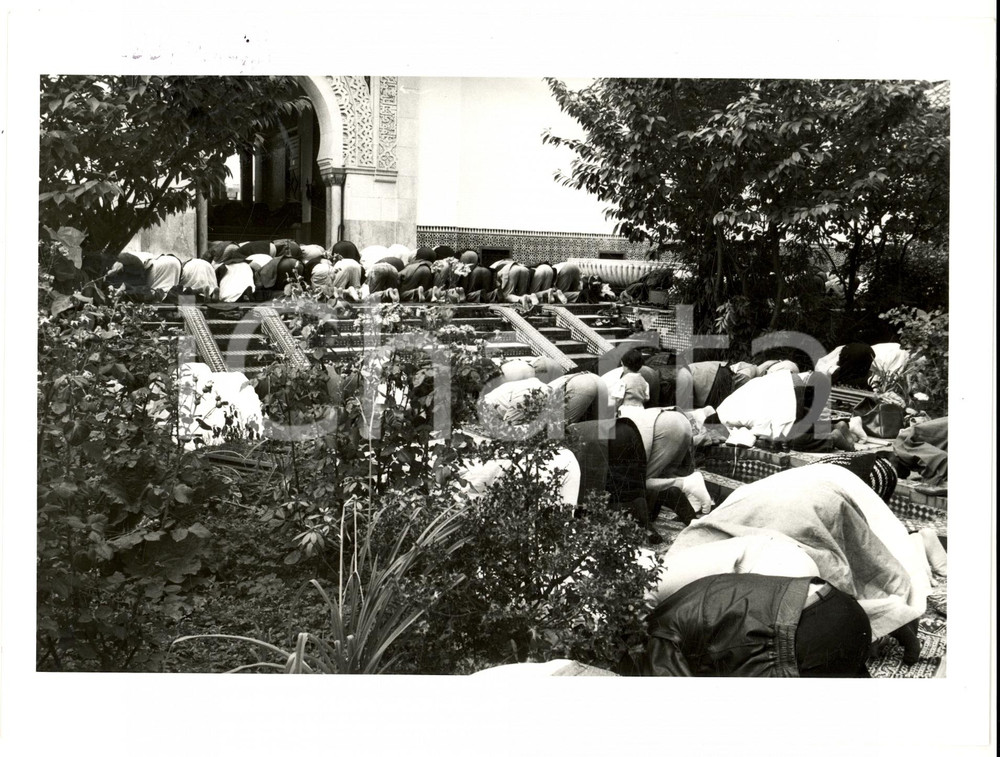Fotografia d epoca originale 1992 MOSQUEE DE PARIS Preghiera musulmani per golpe in ALGERIA Foto MONIER 1