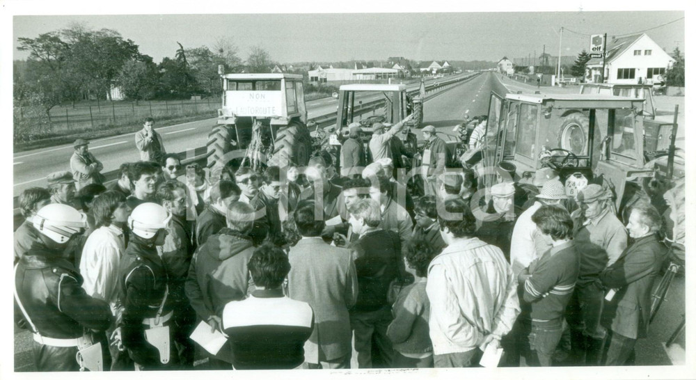 Fotografia d epoca originale 1984 COLMAR F Trattori manifestano contro la tangenziale Fotografia cm 23 x 12 1