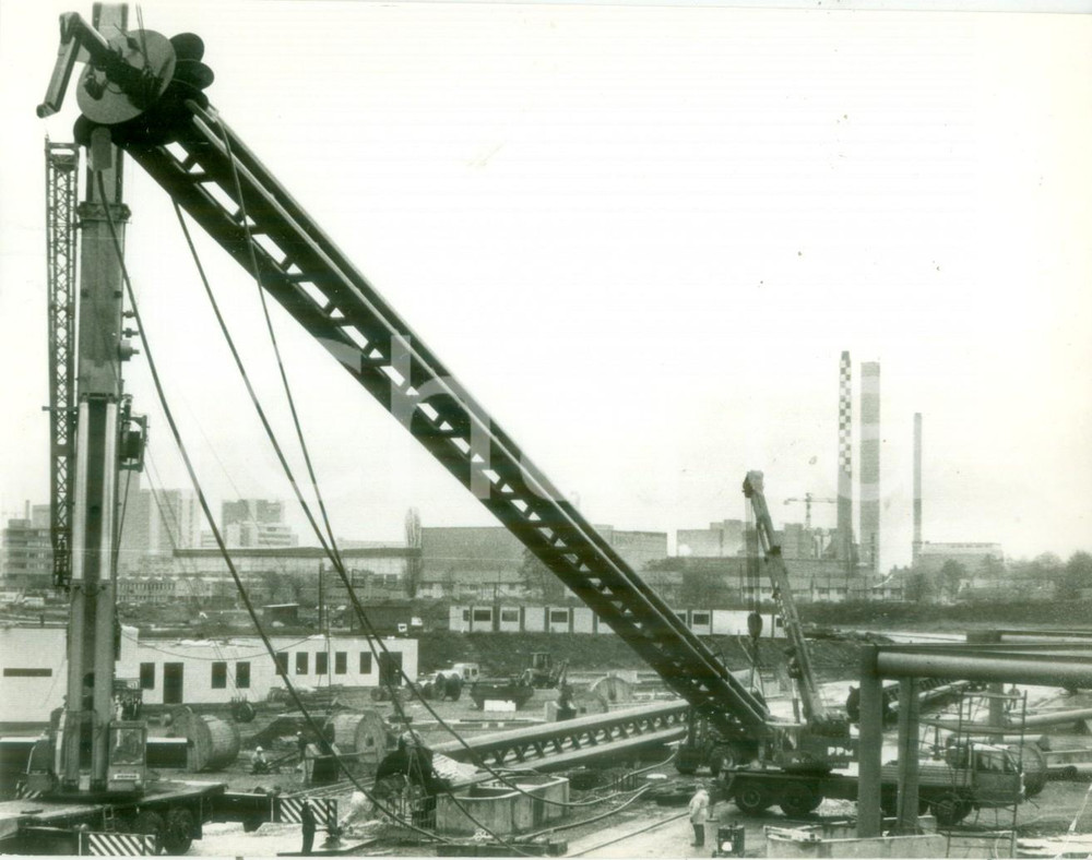 Fotografia d epoca originale 1988 BASEL SVIZZERA Piattaforma doganale in azione  Fotografia cm 16 x 13 1