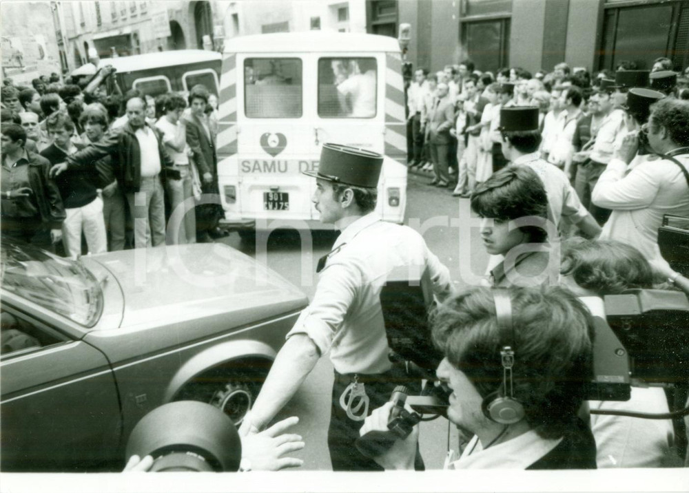Fotografia d epoca originale 1982 PARIS Voiture de la SAMU aprÃ¨s Fusillade terroriste antisÃ©mite Rue ROSIERS 1