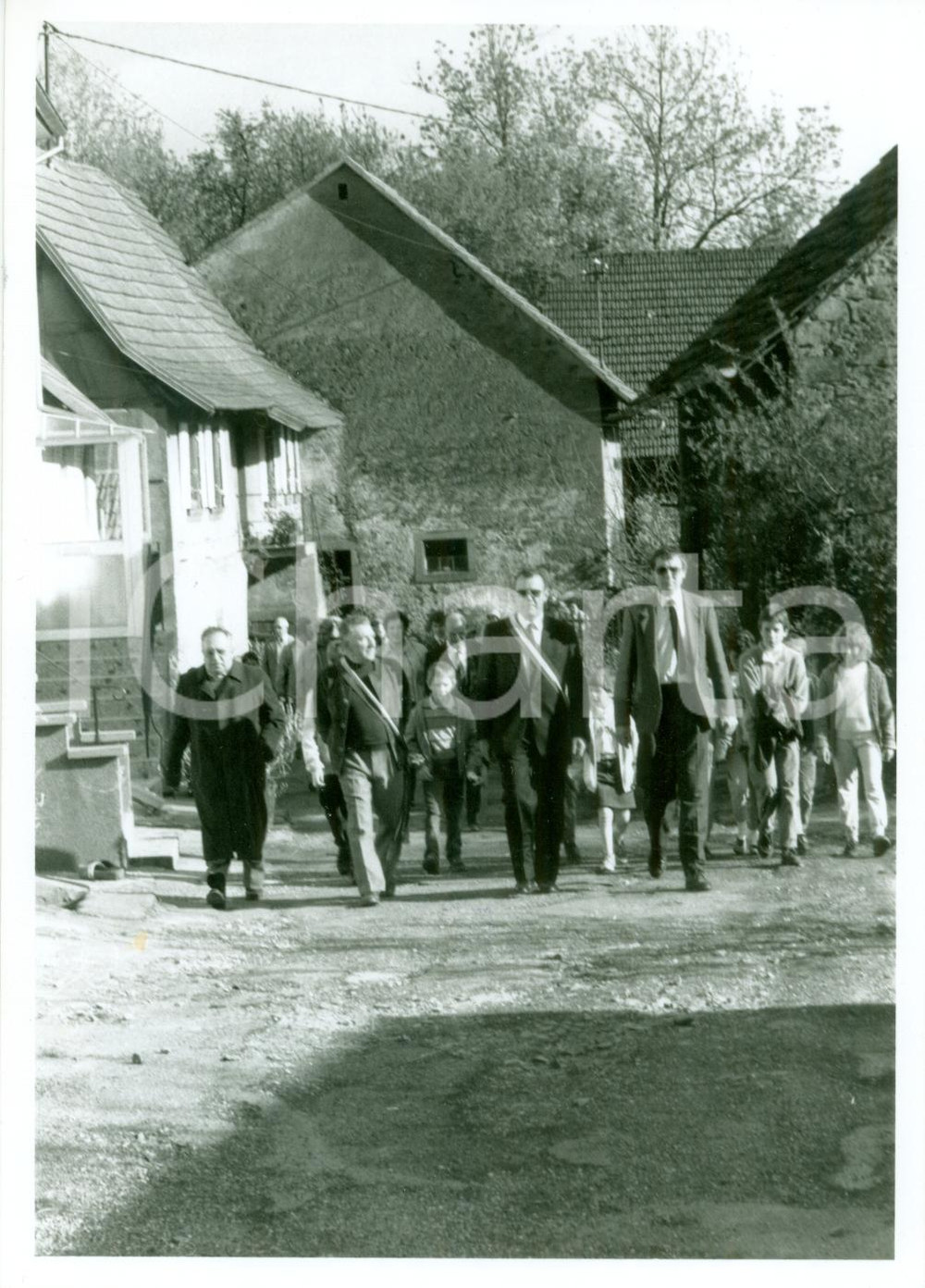 Fotografia d epoca originale 1990 WERTERSVILLE F Visita autoritÃ  tomba Simon Nelli HAENEL ebrei deportati 1