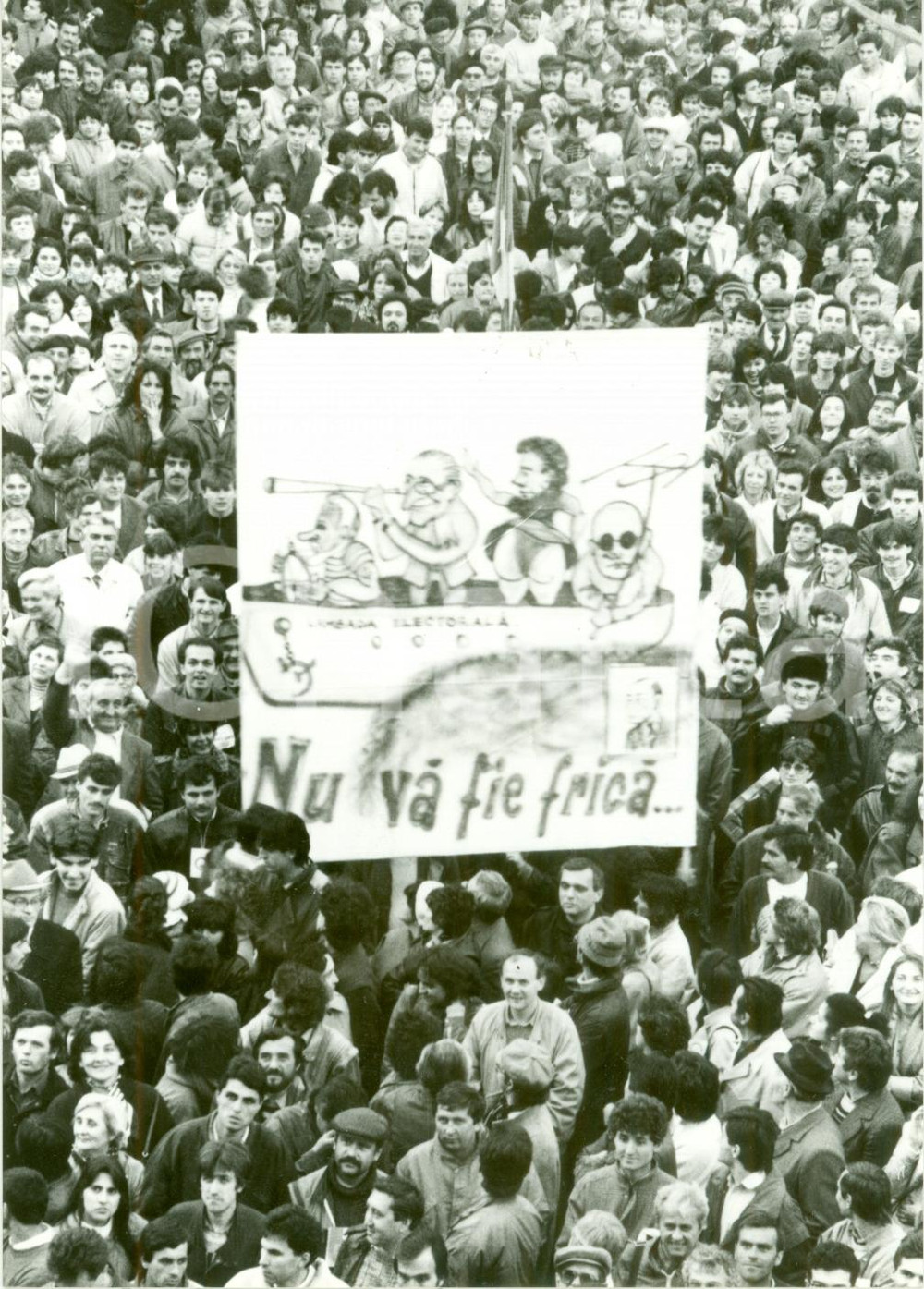 Fotografia d epoca originale 1990 BUCAREST ROMANIA Nu va fie frica Studenti universitari manifestano SATIRA 1