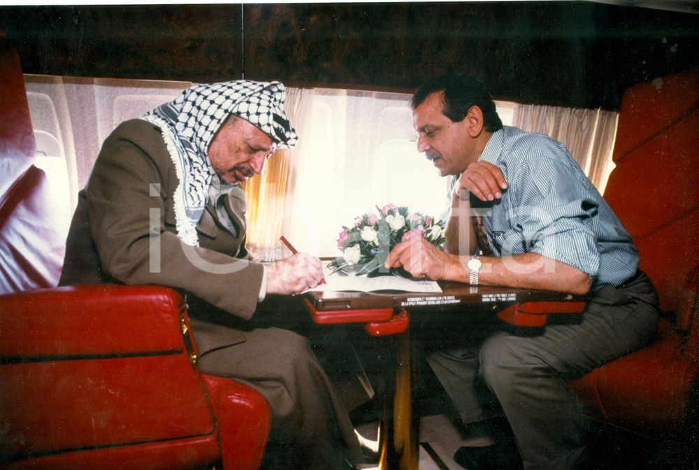 Fotografia d epoca originale 1993 WASHINGTON Yasser ARAFAT in aereo per firma Accordi PALESTINA libera OLP 1