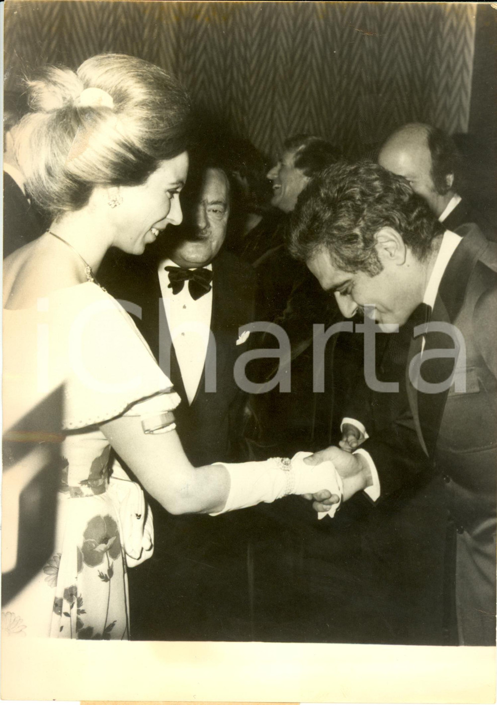 Fotografia d epoca originale 1974 LONDON UK Principessa Anna e attore Omar SHARIF a prima film JAGGERNAUT 1