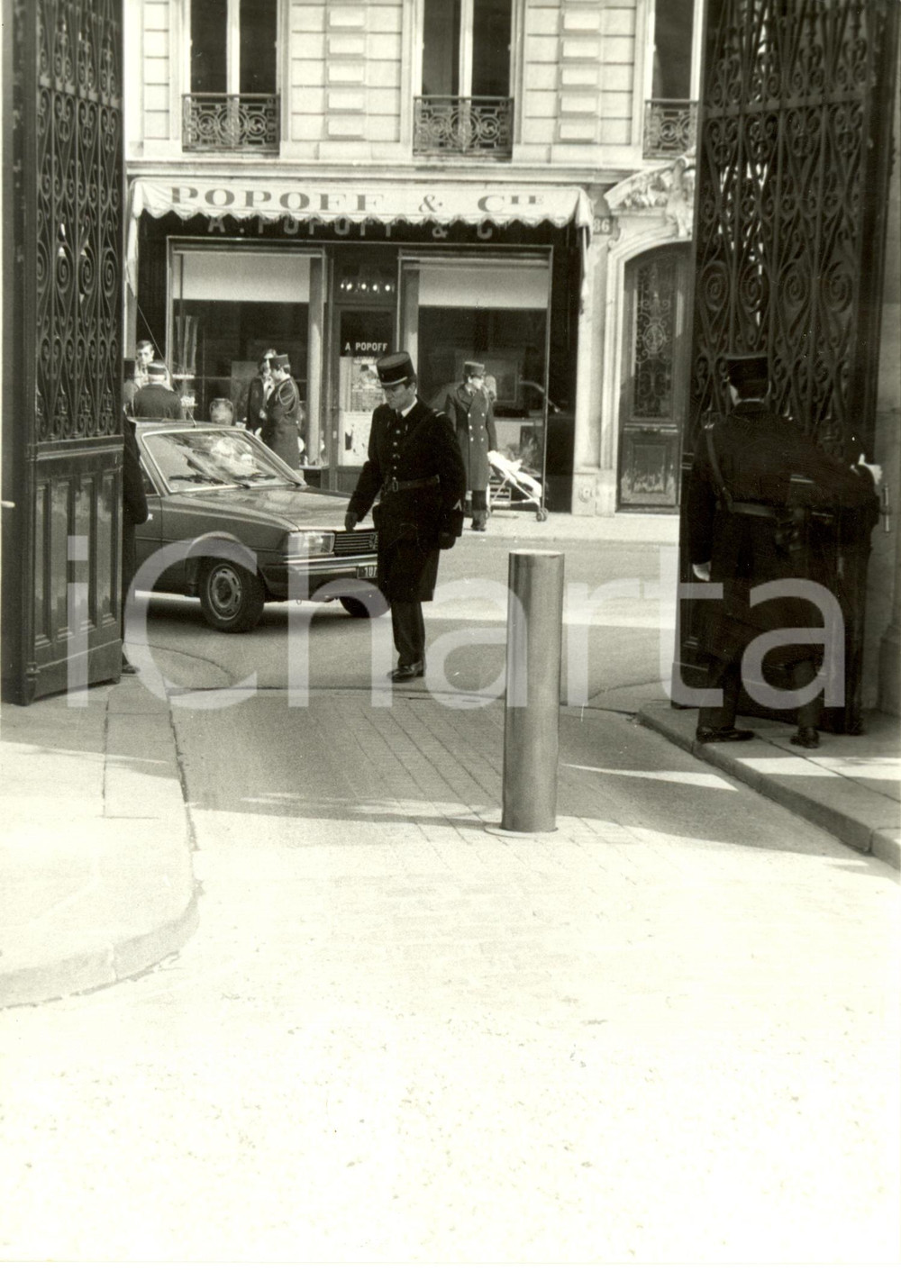 1984 PARIS ELYSEE Poutre d'acier et vérin hydraulique mesure de sécurité *Photo