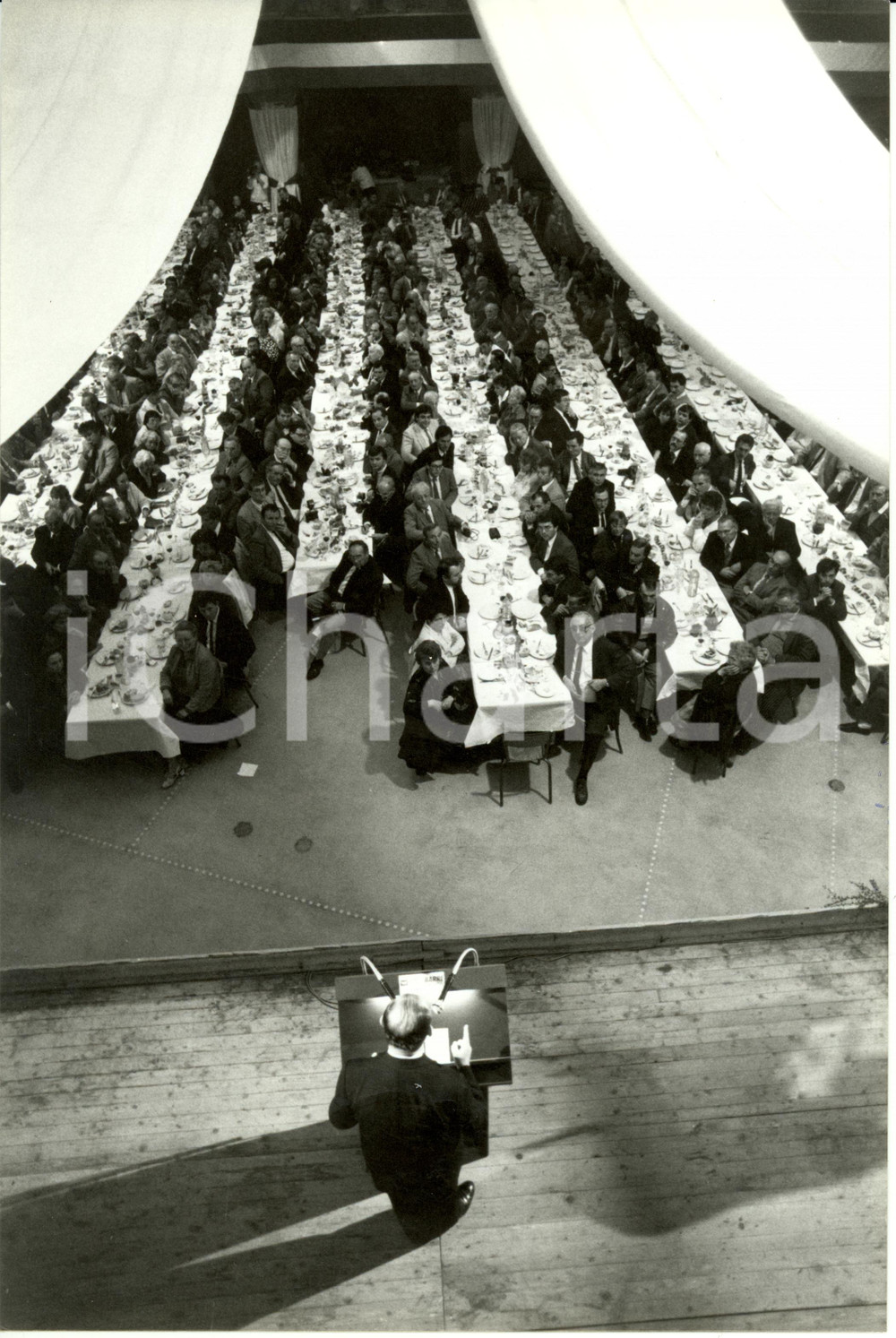 Fotografia d epoca originale 1987 THAON F Raymond BARRE prende la parola durante un pranzo ufficiale Foto 1