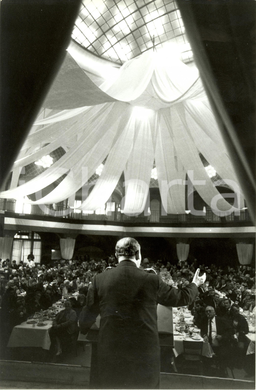 Fotografia d epoca originale 1987 THAON F Raymond BARRE tiene un discorso durante un pranzo ufficiale Foto 1