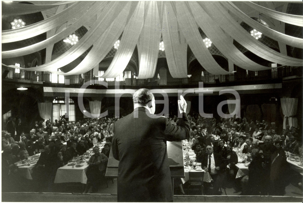 Fotografia d epoca originale 1987 THAON F Raymond BARRE tiene un discorso durante un pranzo ufficiale 1