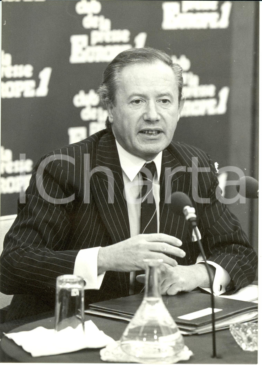 Fotografia d epoca originale 1981 PARIS Gaston Egmond THORN invitÃ© Ã©mission Club de la Presse sur EUROPE I 1