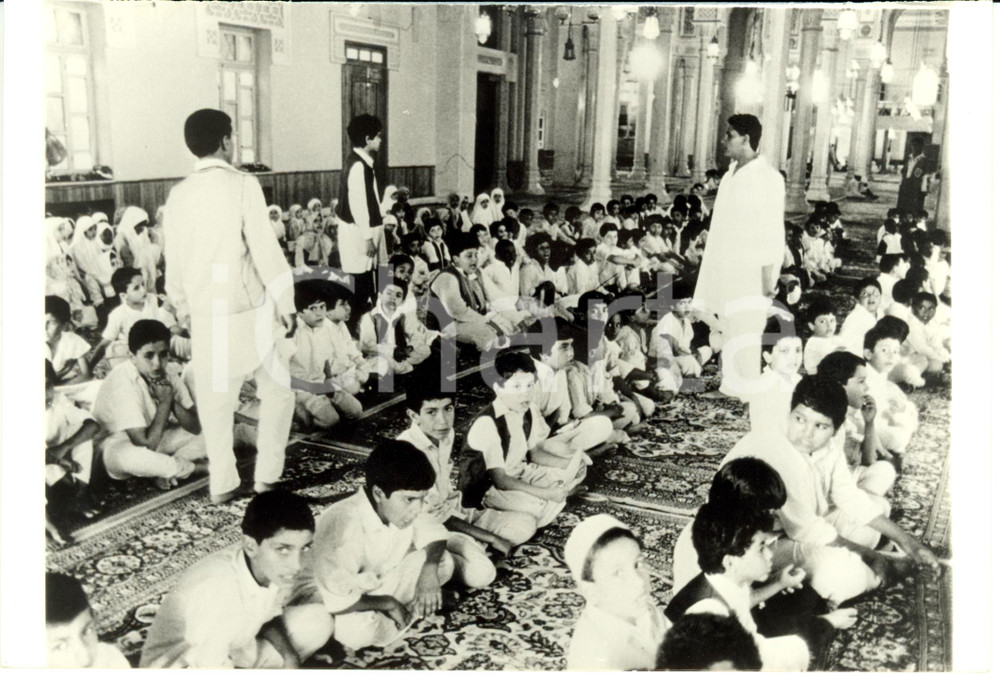 Fotografia d epoca originale 1987 TRIPOLI LIBIA Bambini nella moschea apprendono il CORANO Foto 1