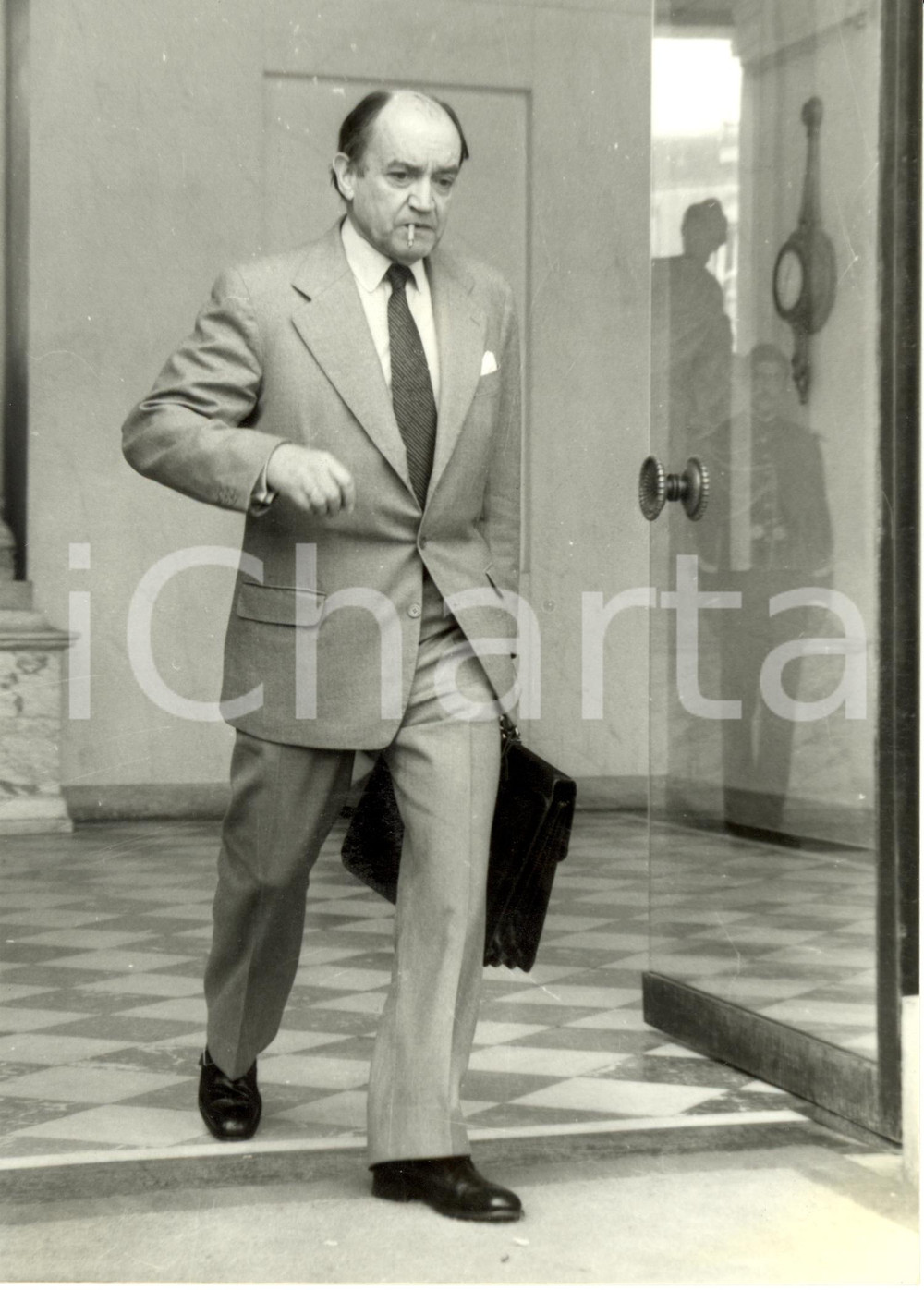 Fotografia d epoca originale 1983 PARIS ELYSEE Claude CHEYSSON ministro Relazioni Estere Foto 1