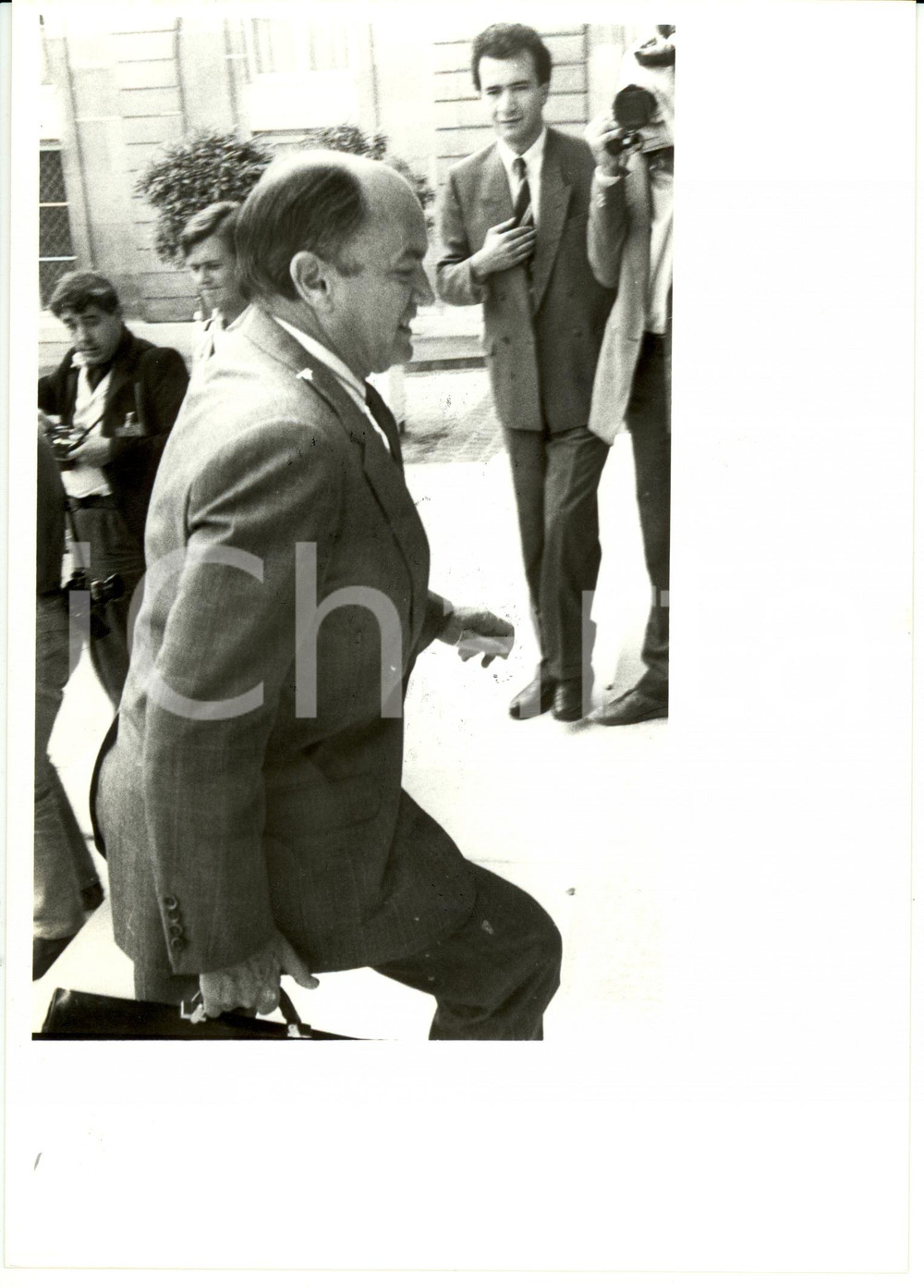 Fotografia d epoca originale 1984 PARIS ELISEO Claude CHEYSSON ministro Relazioni Estere arriva al consiglio 1