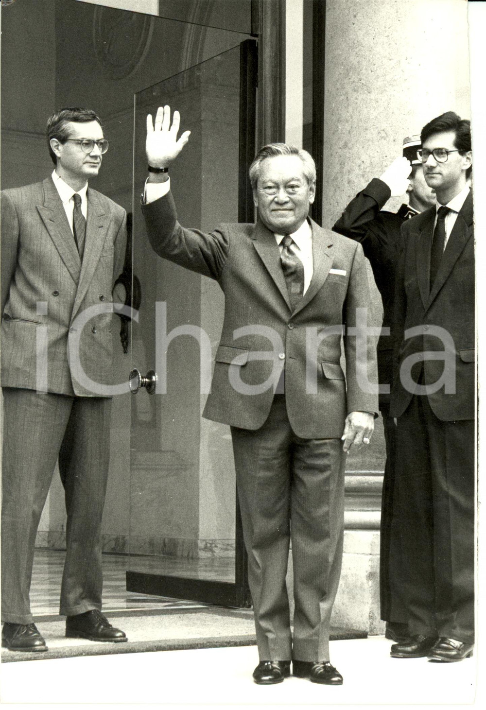 Fotografia d epoca originale 1989 PARIS Chatichai CHOONHAVAN arriva al colloquio con MITTERRAND Foto 1