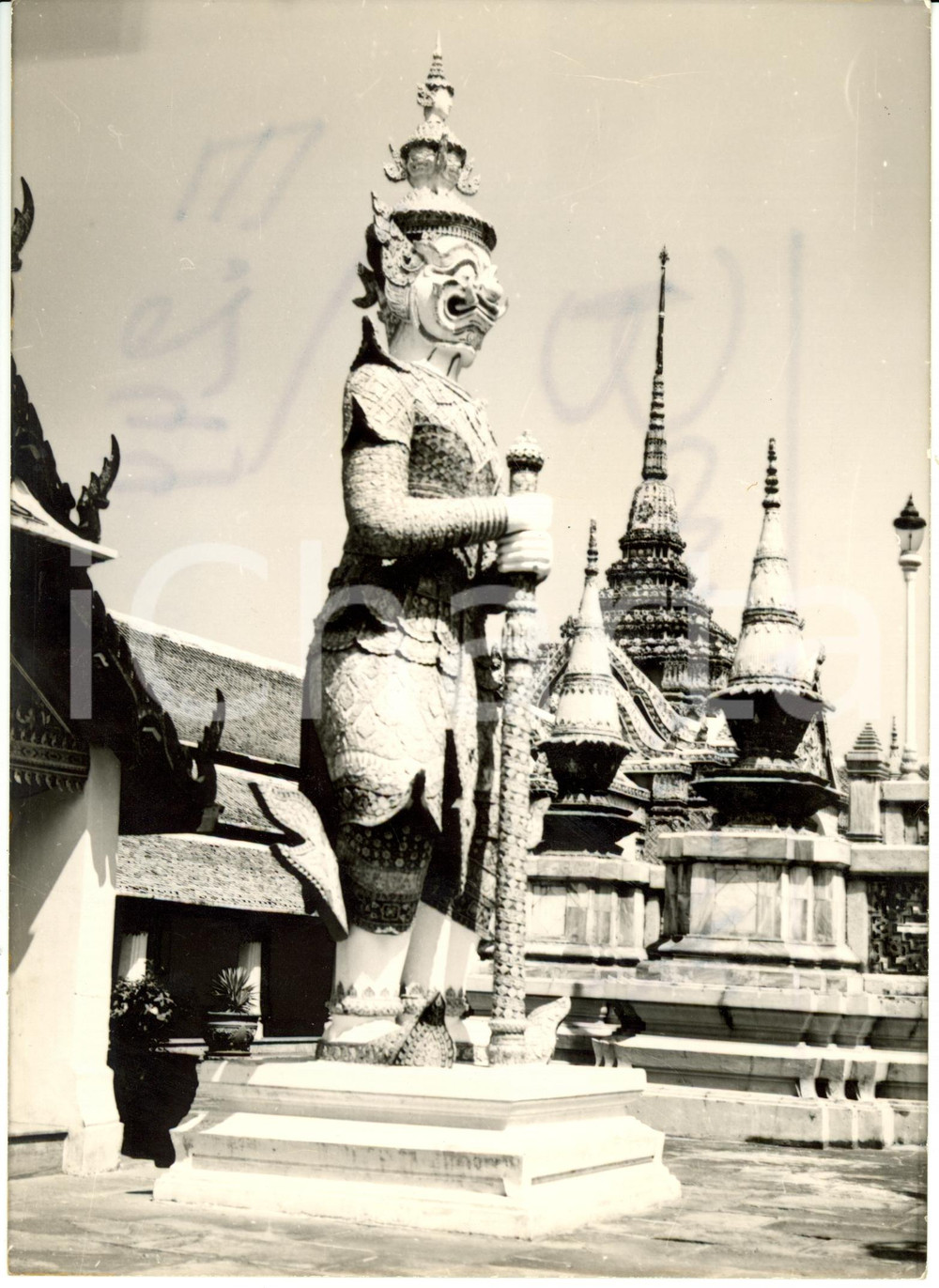Fotografia d epoca originale 1960 BANGKOK Thailandia Demone guardiano del Gran Palazzo Fotografia 1