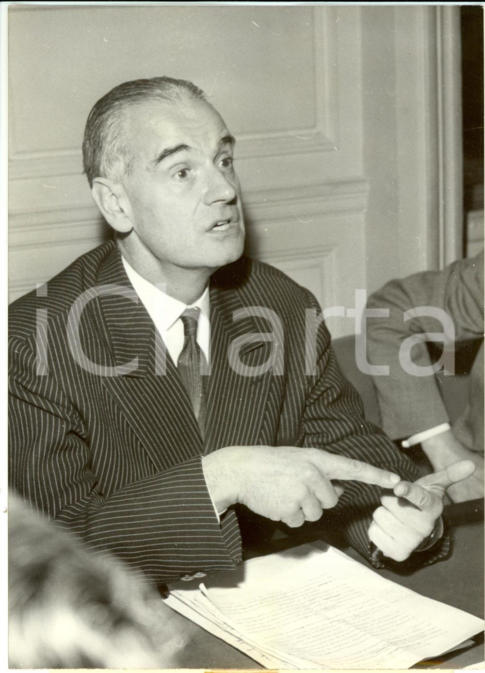 Fotografia d epoca originale 1962 PARIS LÃ©on GINGEMBRE presidente sindacato CGPME contro i macellai Foto 1