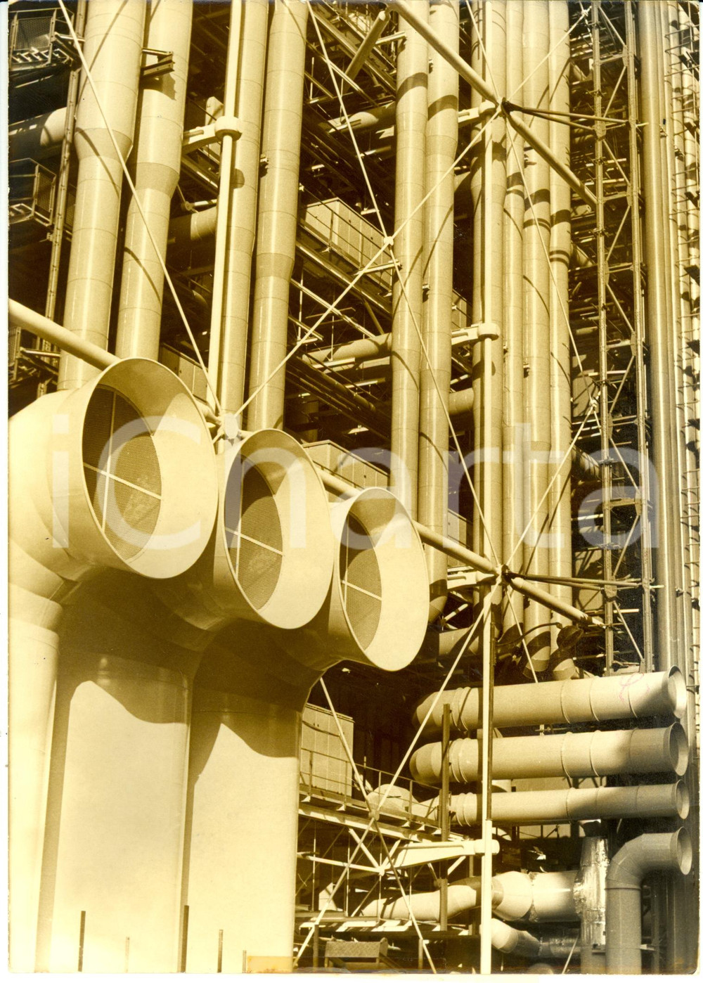 Fotografia d epoca originale 1977 PARIS Plateau BEAUBOURG Centre POMPIDOU Particolare dell edificio 1