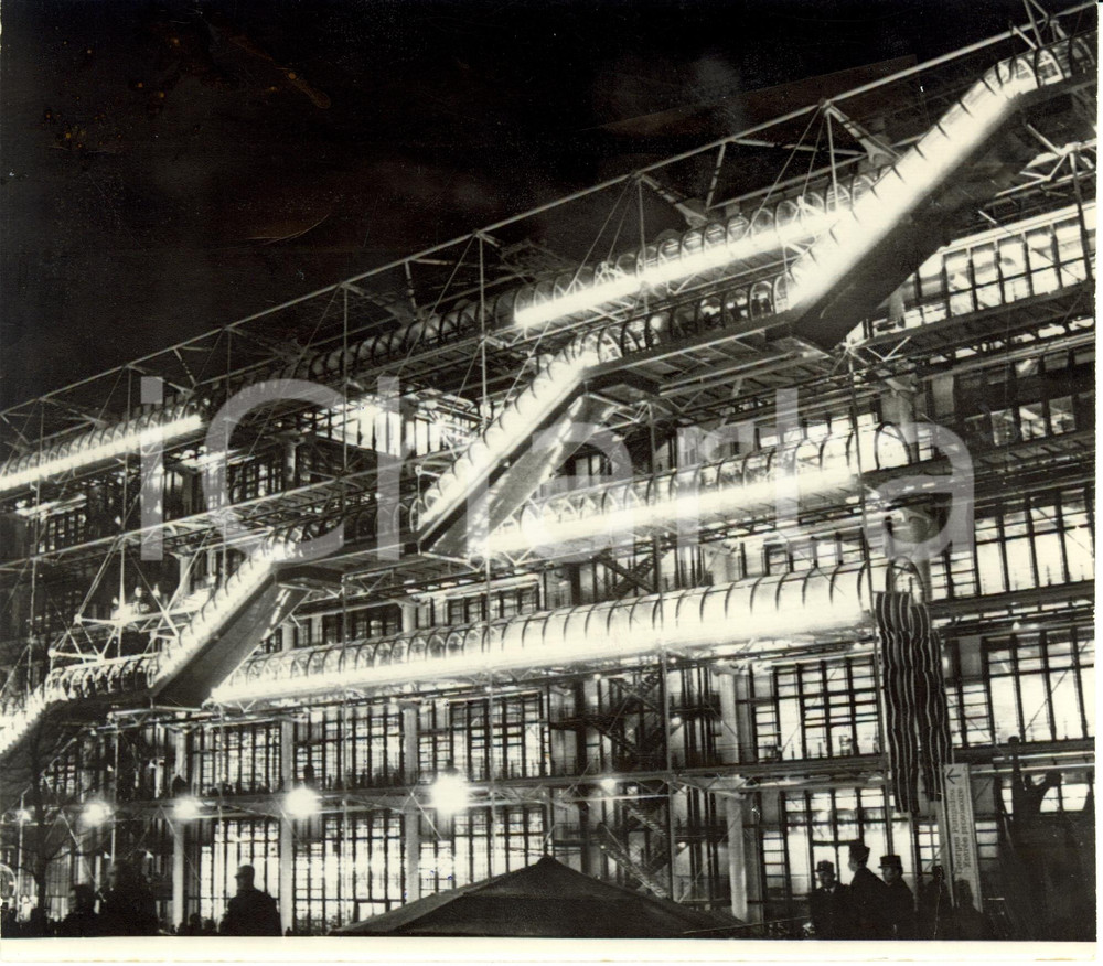 Fotografia d epoca originale 1977 PARIS BEAUBOURG Centre POMPIDOU La facciata illuminata Fotografia 1