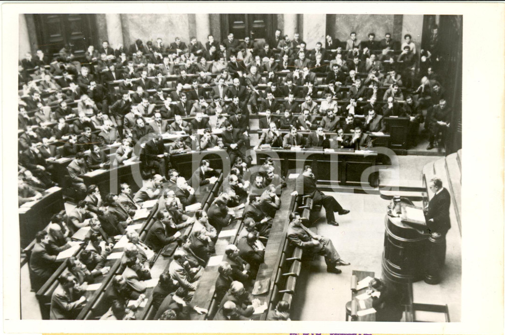 Fotografia d epoca originale 1954 BELGRADO Josip Broz TITO al Parlamento Repubblica Socialista YUGOSLAVIA 1