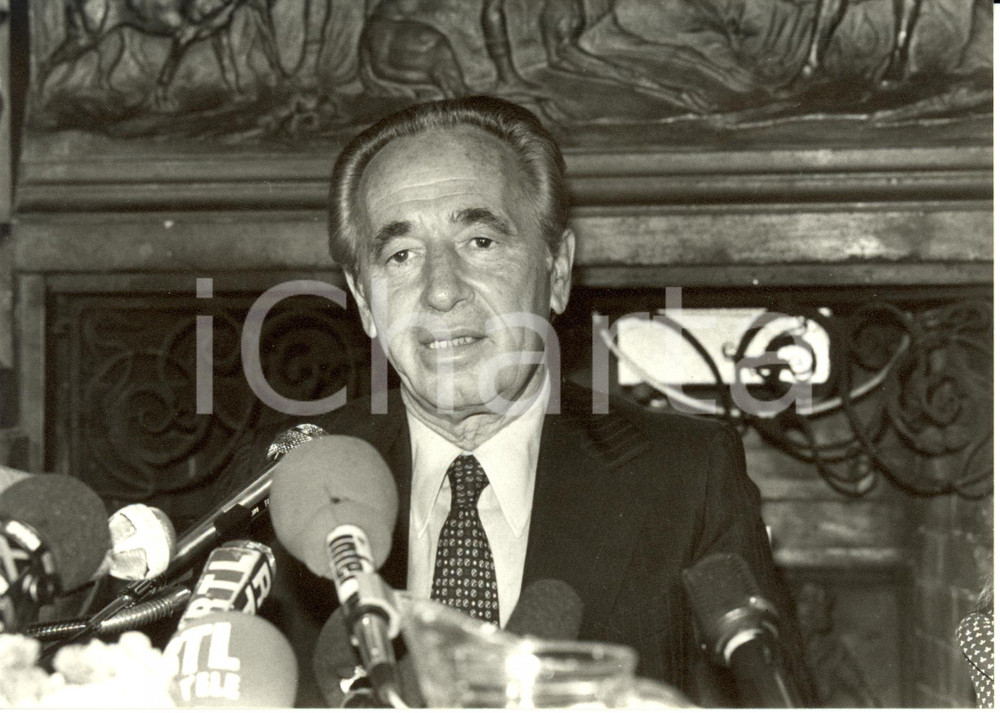 Fotografia d epoca originale 1985 ca PARIS Shimon PERES primo Ministro ISRAELE durante conferenza stampa Foto 1