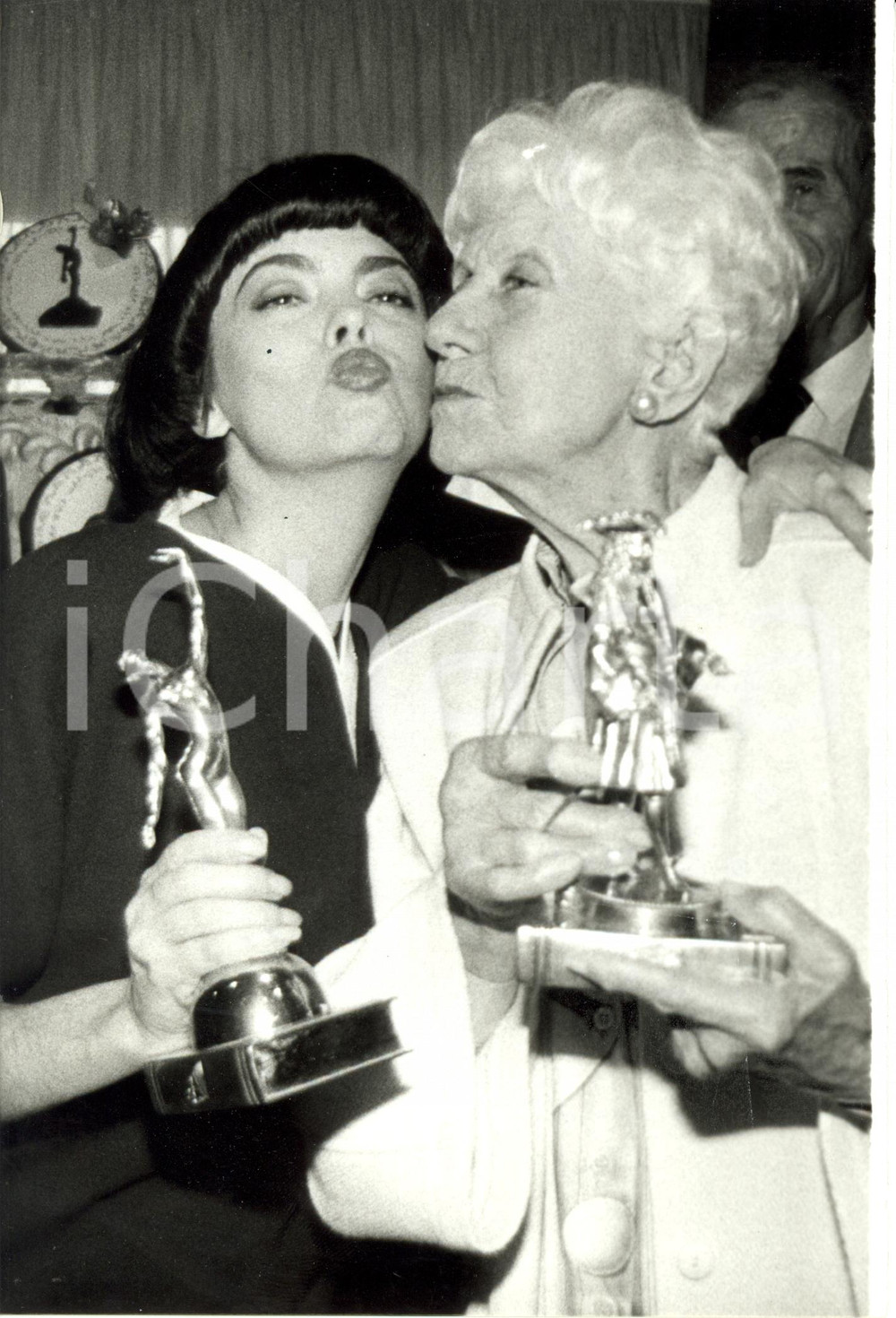 Fotografia d epoca originale 1988 PARIS Mireille MATHIEU Denise GREY Prix Bruno COQUATRIX Foto 1