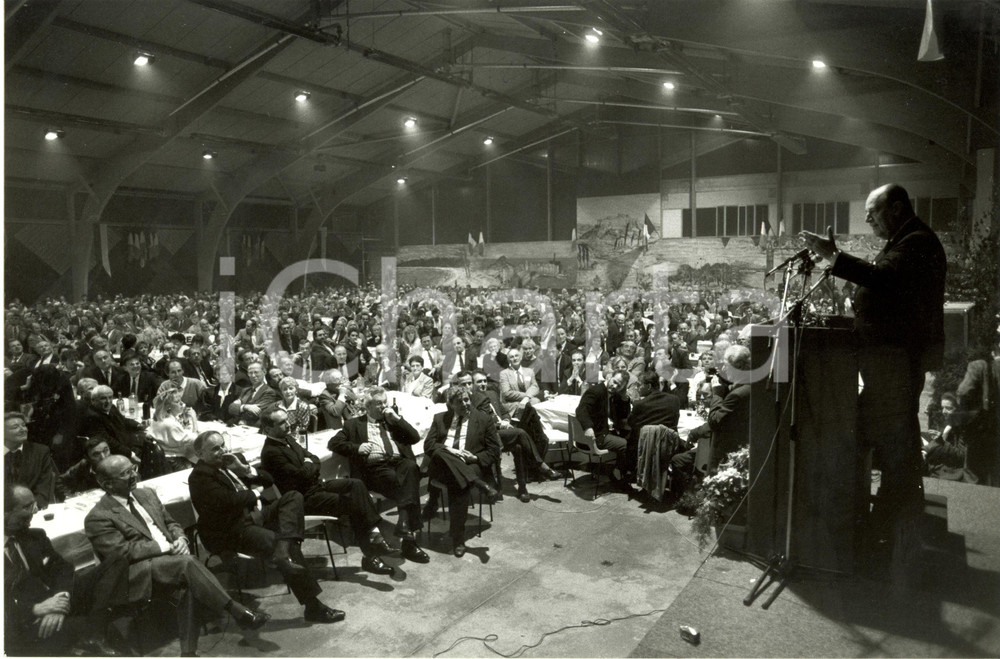 Fotografia d epoca originale 1987 LORENA France Raymond BARRE parla ai suoi sostenitori Foto 26 x 17 cm 1