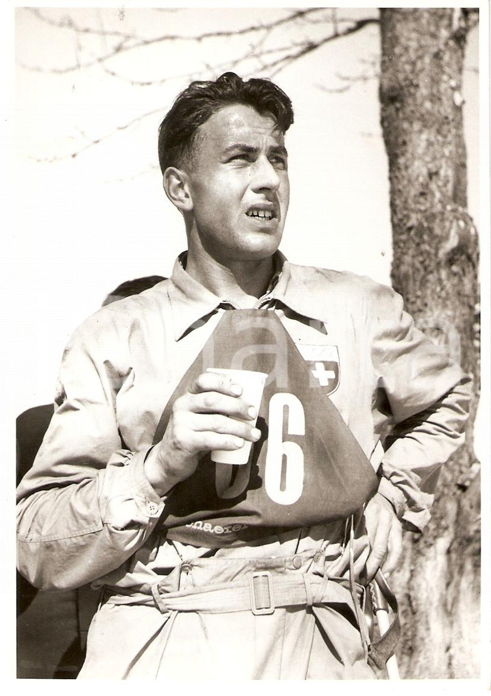 Fotografia d epoca originale 1950 ca SWITZERLAND Campionati SCI DI FONDO Franz REGLI si disseta Foto 1 1