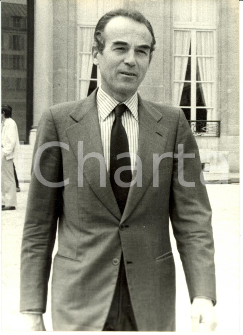 1983 PARIS Robert BADINTER Ministre de la Justice à la sortie de l'ELYSEE *Photo