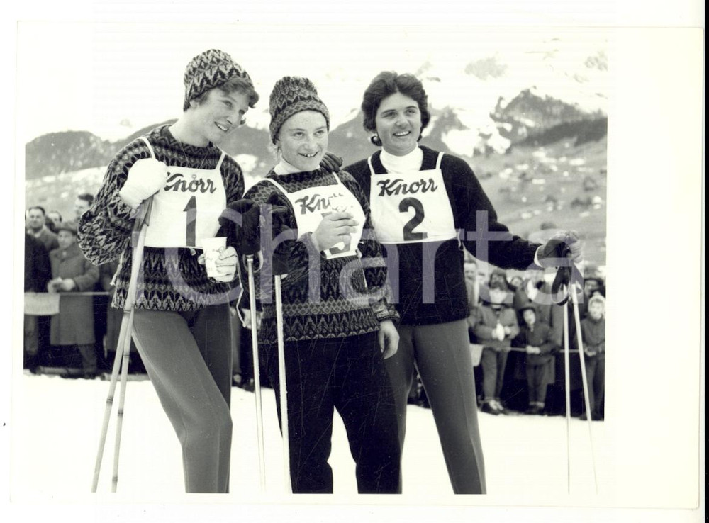 Fotografia d epoca originale 1950 ca SWITZERLAND Campionati SCI Lilo MICHEL Annemarie WASER Margrit GERTSCHÂÂ 1