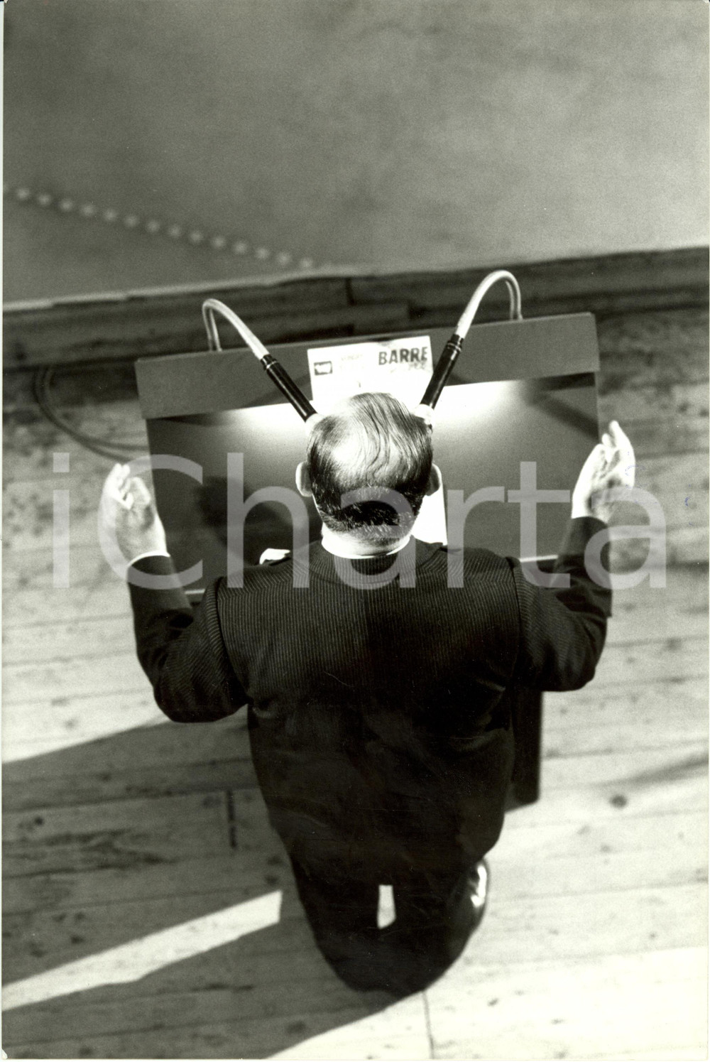 Fotografia d epoca originale 1987 THAON F Raymond BARRE prenant la parole lors d un déeuner Photo 17 x 26 1