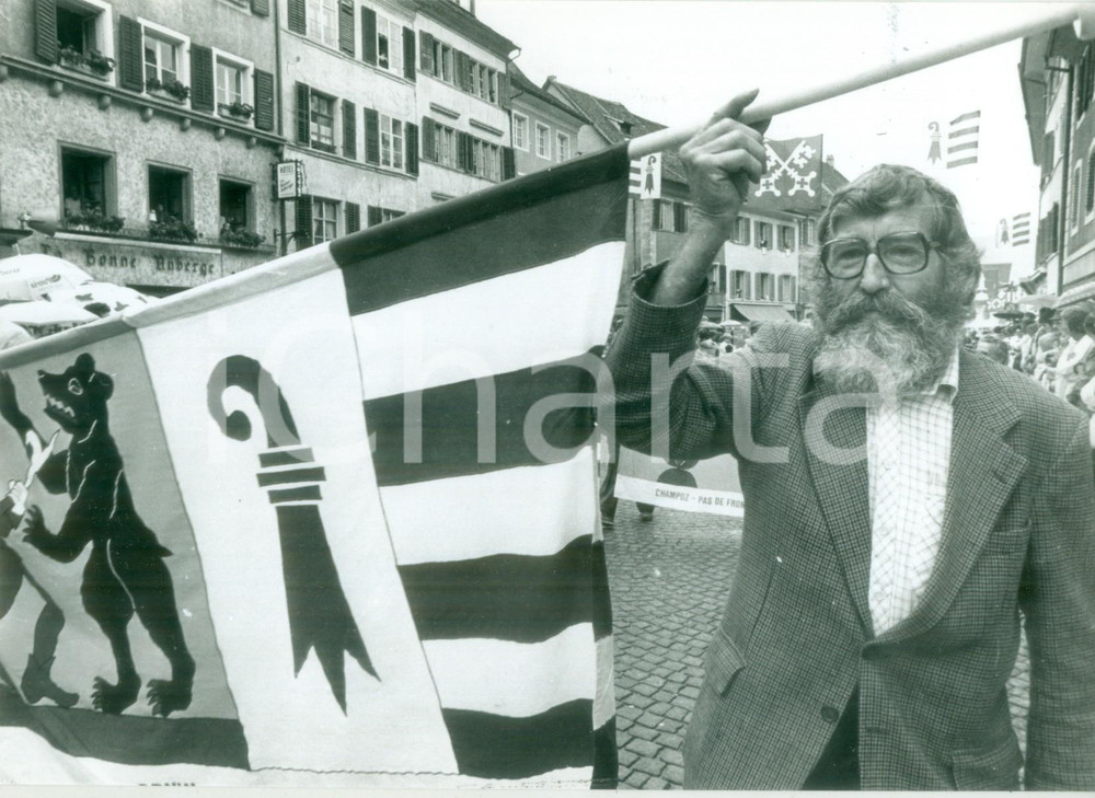 Fotografia d epoca originale 1985 ca BASEL SVIZZERA Sfilata per la Fiera del Cantone Fotografia cm 21 x 15 1