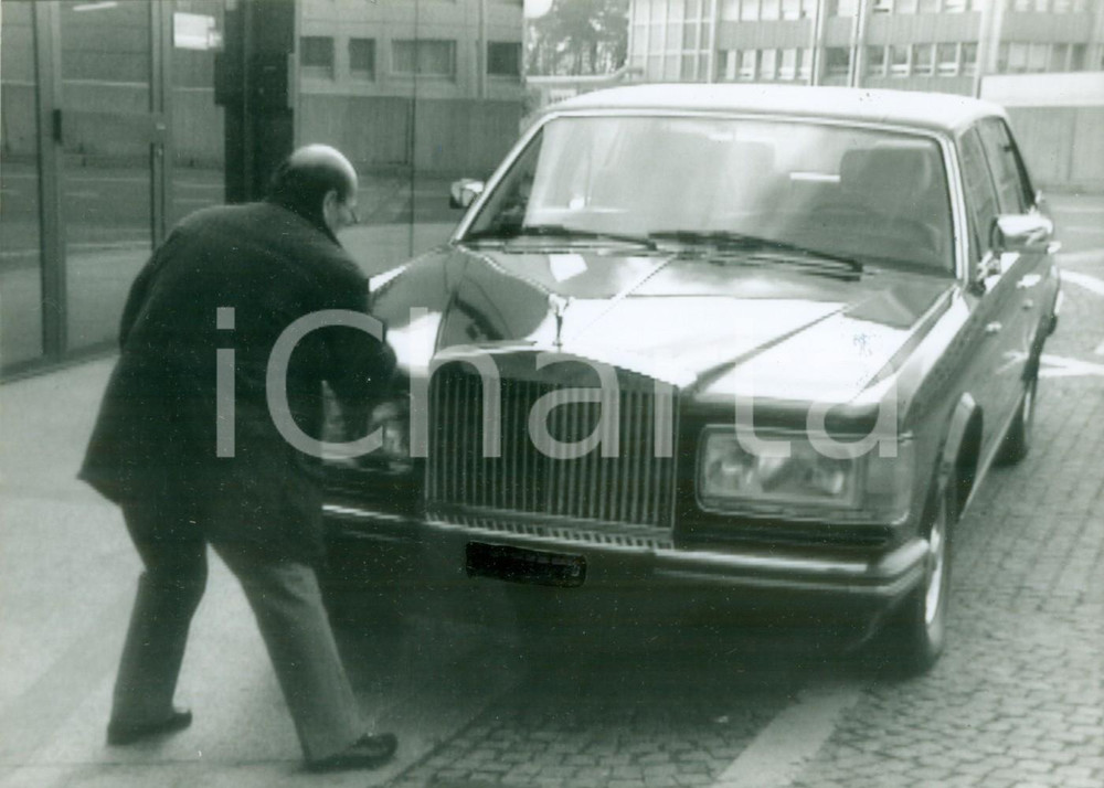 Fotografia d epoca originale 1993 SVIZZERA La Suisse, le diplomat et le serviteur Foto di scena cm 17 x 12 1