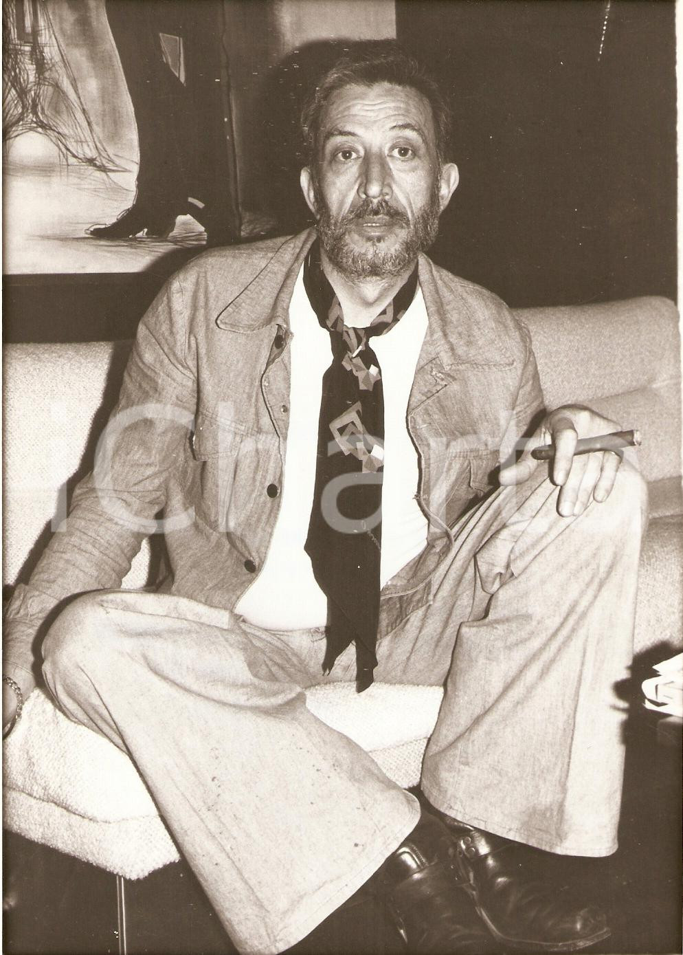 Fotografia d epoca originale 1975 ca CINEMA Philippe CLAY smocking a cigar GRAND PEUR DANS LA MONTAGNE Photo 1