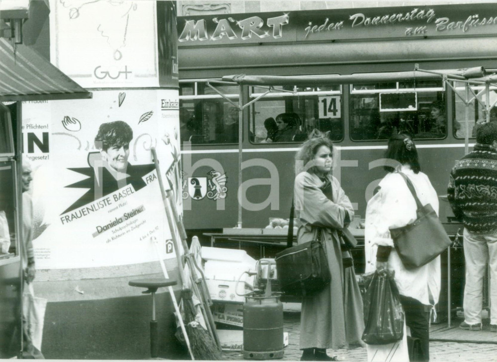 Fotografia d epoca originale 1992 BASEL SVIZZERA Propaganda elettorale per Daniela STEINER Foto cm 21 x 15 1