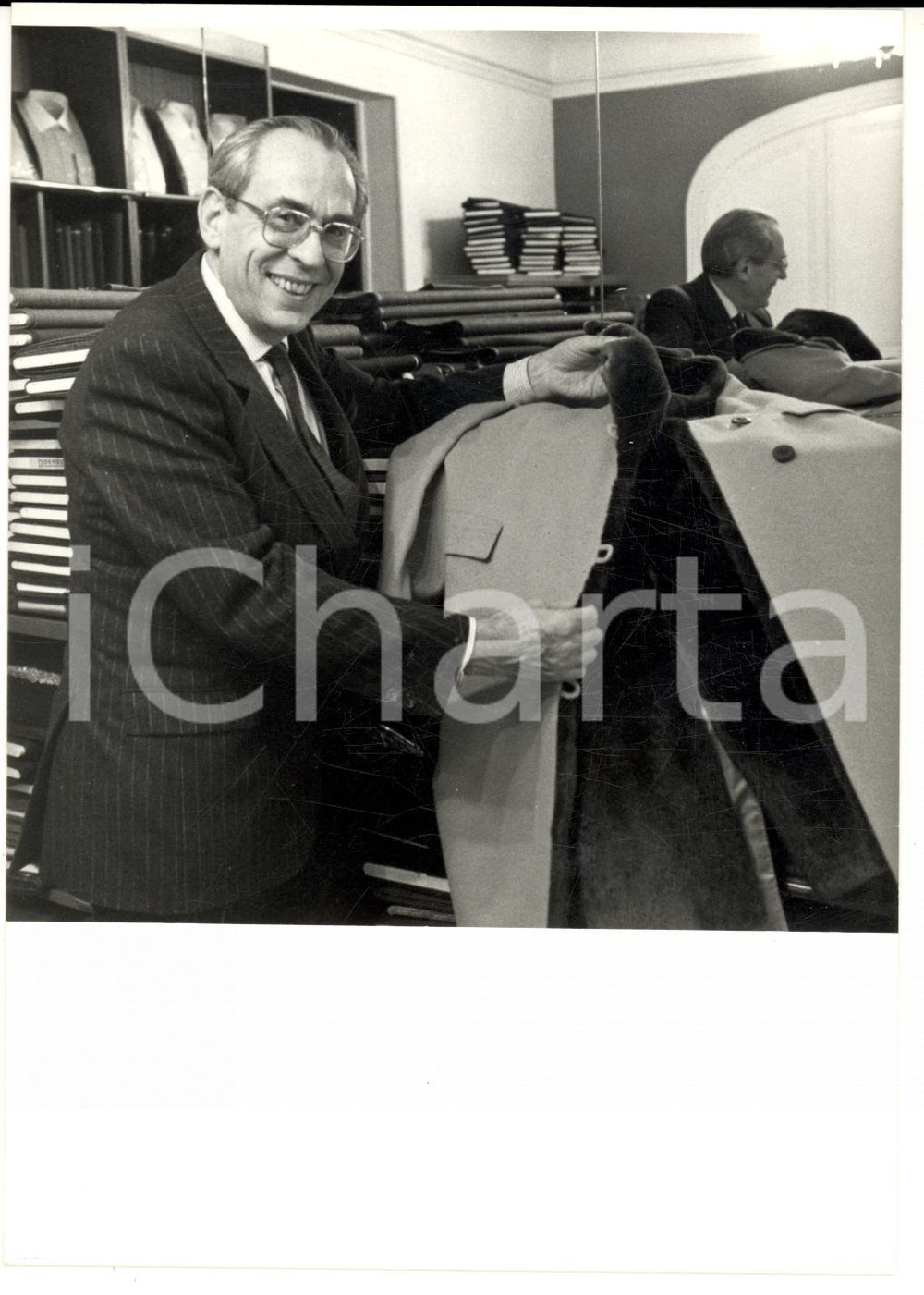 Fotografia d epoca originale 1987 PARIS Marcel BUR tailleur alsacien dans son atÃ©lier Photo 1