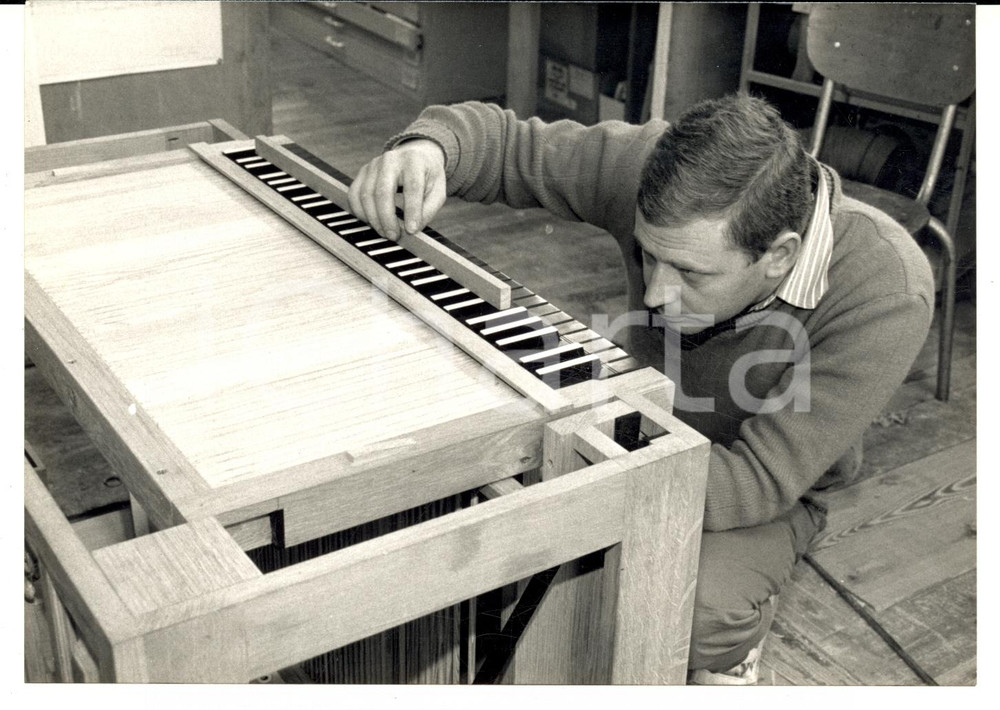 Fotografia d epoca originale 1991 STRASBOURG Costruttore di organi di MULHOUSE al lavoro Foto ARTIGIANATO 1