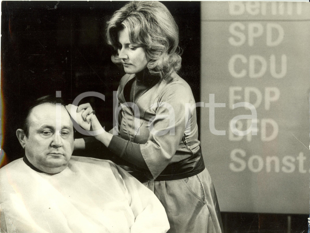 Fotografia d epoca originale 1985 ca GERMANIA HansDietrich GENSCHER prima di trasmissione televisiva Foto 1