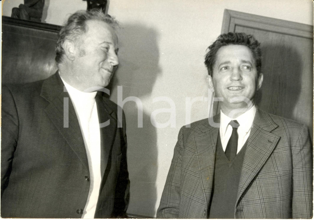 Fotografia d epoca originale 1974 PARIS F Edmond MAIRE et Georges SEGUY rencontre CGTCFDT Photographie 1