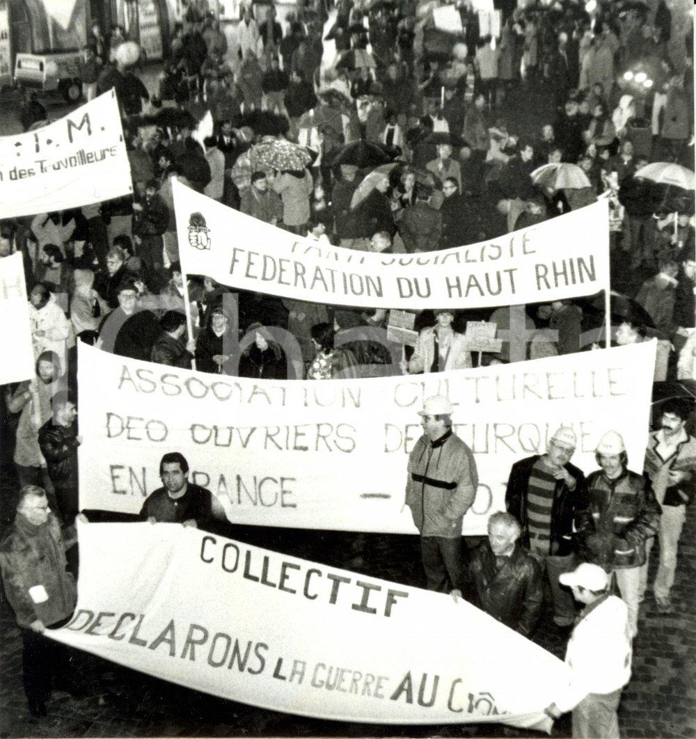 Fotografia d epoca originale 1994 MULHOUSE F Associazioni OPERAI manifestano contro DISOCCUPAZIONE Foto 1