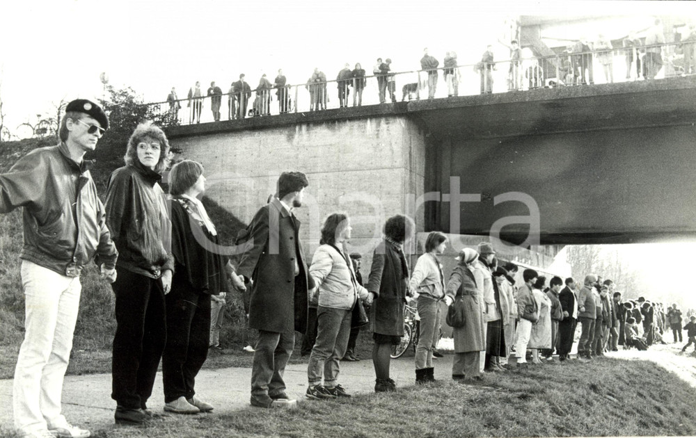 Fotografia d epoca originale 1986 SVIZZERA Manifestazioni contro inquinamento dopo disastro SANDOZ Foto 1